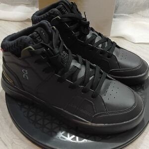 NEW On Cloud Womens The Roger Clubhouse Mid SENSA Black Camo Sneakers SIZE 8